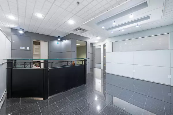 11680 Lloyd AVE #2 North Vancouver, BC V7P 2N6