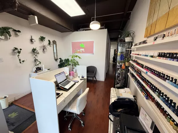 Vancouver, BC V1V 1V1,8073 Confidencial