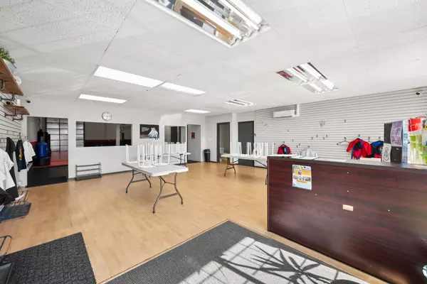 Langley, BC V3A 4H9,5784 203 ST