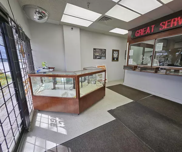 White Rock, BC V4B 5C3,15223 Russell AVE