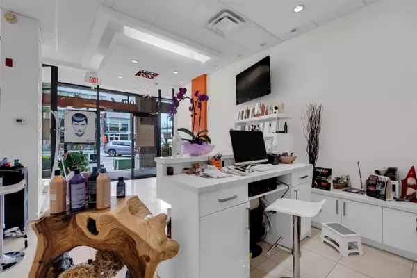 Coquitlam, BC V3B 0B5,2957 Glen DR #107