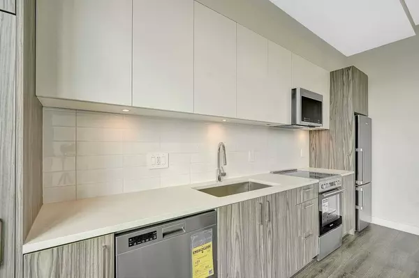 395 Ellesmere AVE #201 Burnaby, BC V5B 1R2