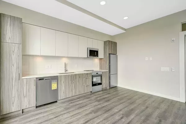 395 Ellesmere AVE #209 Burnaby, BC V5B 1R2