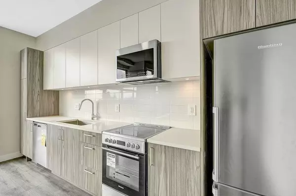 395 Ellesmere AVE #209 Burnaby, BC V5B 1R2