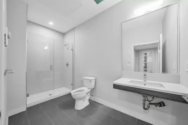 Burnaby, BC V5B 1R2,395 Ellesmere AVE #211