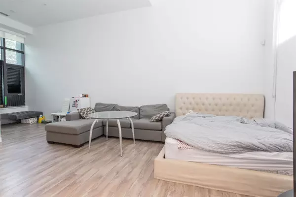 4983 Imperial ST Burnaby, BC V5H 0J8