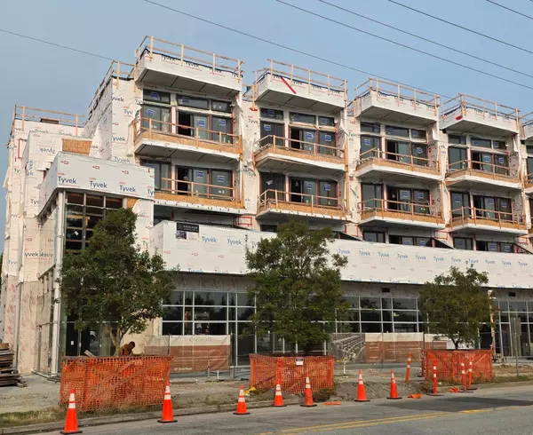 2233 156 ST #101, Surrey, BC V4A 5A4