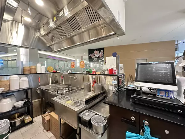 Richmond, BC V6X 0J8,4000 No. 3 RD #3310