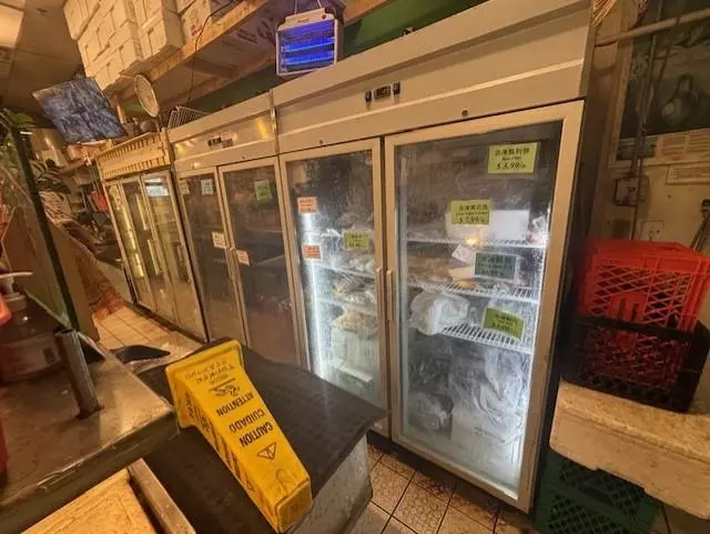 Richmond, BC V6Y 2B2,4380 No. 3 RD #1025