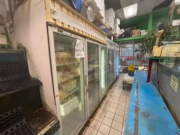 Richmond, BC V6Y 2B2,4380 No. 3 RD #1025