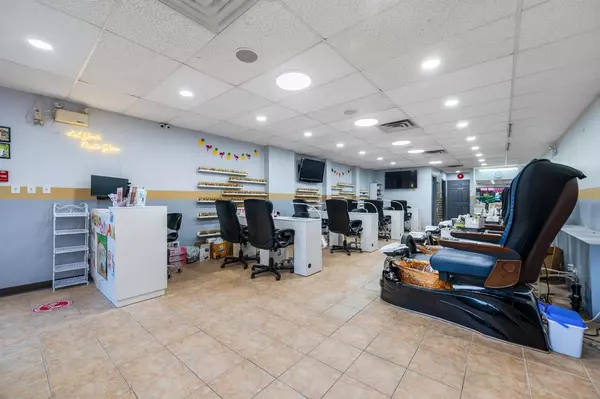 New Westminster, BC V3M 3X3,78 10th ST #101