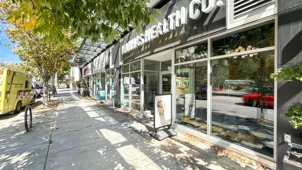 New Westminster, BC V3L 1B1,408 E Columbia ST #102/103