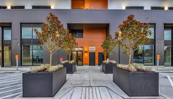 Vancouver, BC V5X 3A2,8250 Manitoba ST #385