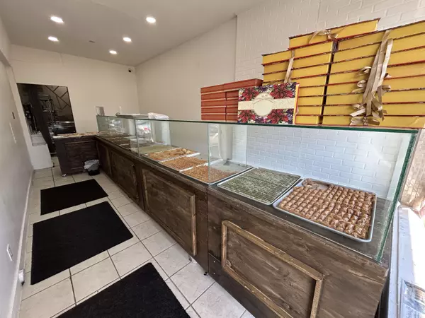 Surrey, BC V3R 1V9,14681 108 AVE