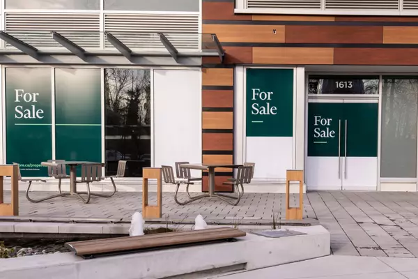 1613 Capilano RD, North Vancouver, BC V7P 0E5
