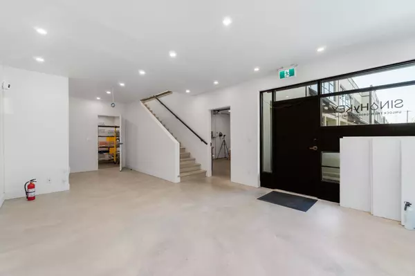 Vancouver, BC V6P 4B9,9030 Oak ST