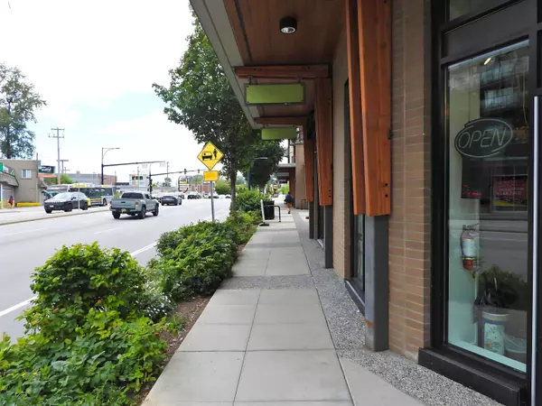 736 Marine DR, North Vancouver, BC V7M 1H3