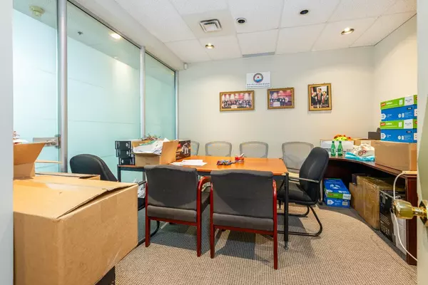 Richmond, BC V6Y 2B2,6081 No. 3 RD