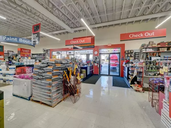 921 Gibsons WAY Gibsons, BC V0N 1V8