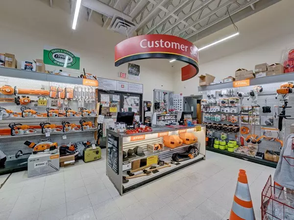 921 Gibsons WAY Gibsons, BC V0N 1V8