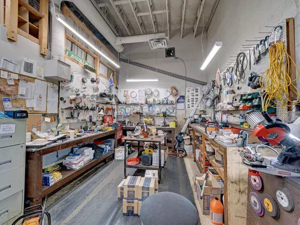 921 Gibsons WAY Gibsons, BC V0N 1V8