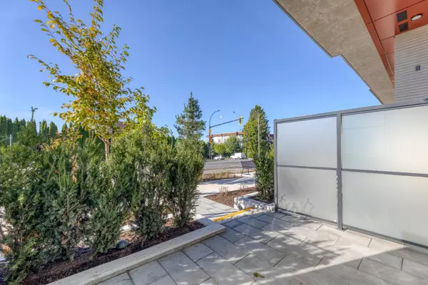 North Vancouver, BC V7L 0K1,422 E 3rd ST #104/204