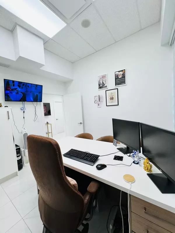 Delta, BC V4C 0E1,11957 80 AVE #203