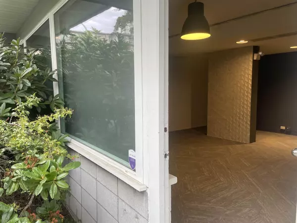 White Rock, BC V4B 2L1,15240 Thrift AVE #102