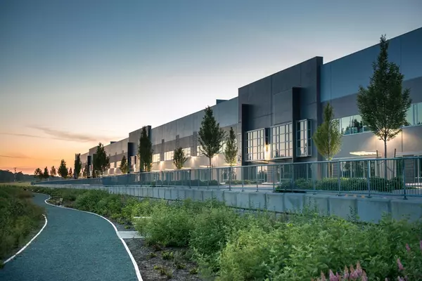 Pitt Meadows, BC V3Y 0G4,19055 Airport WAY #606-607