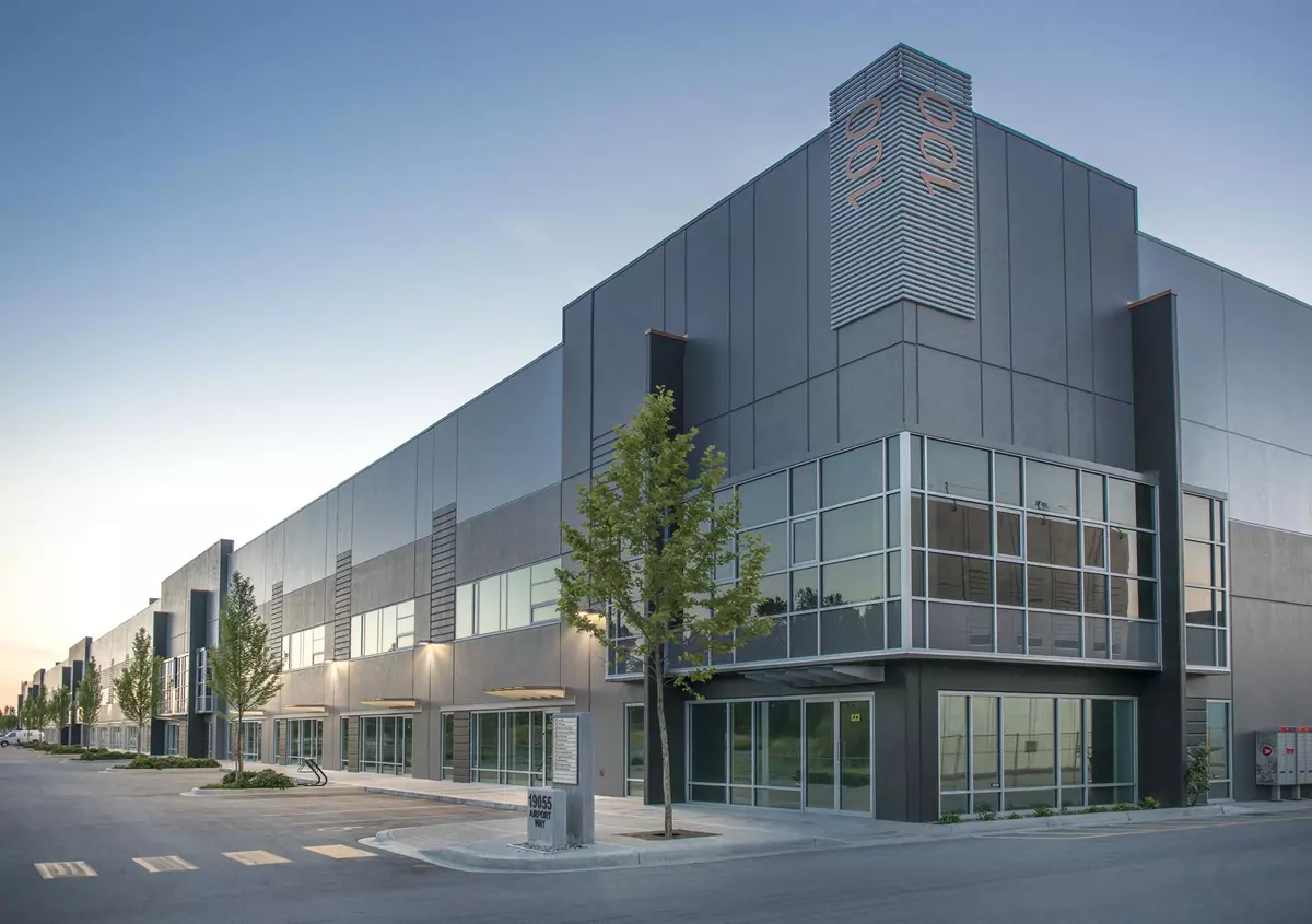 Pitt Meadows, BC V3Y 0G4,19055 Airport WAY #608-609