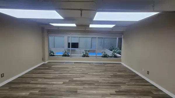 Vancouver, BC V6B 6H5,515 W Pender ST #243
