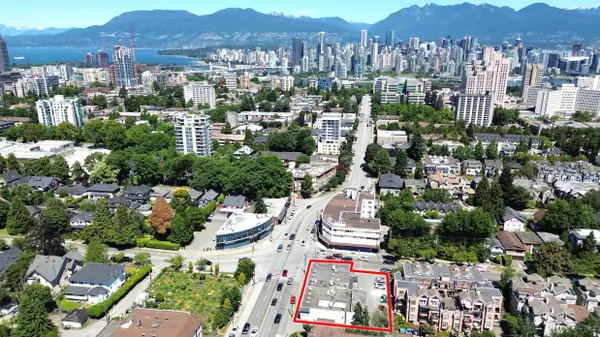 Vancouver, BC V6H 2L3,3208 Oak ST