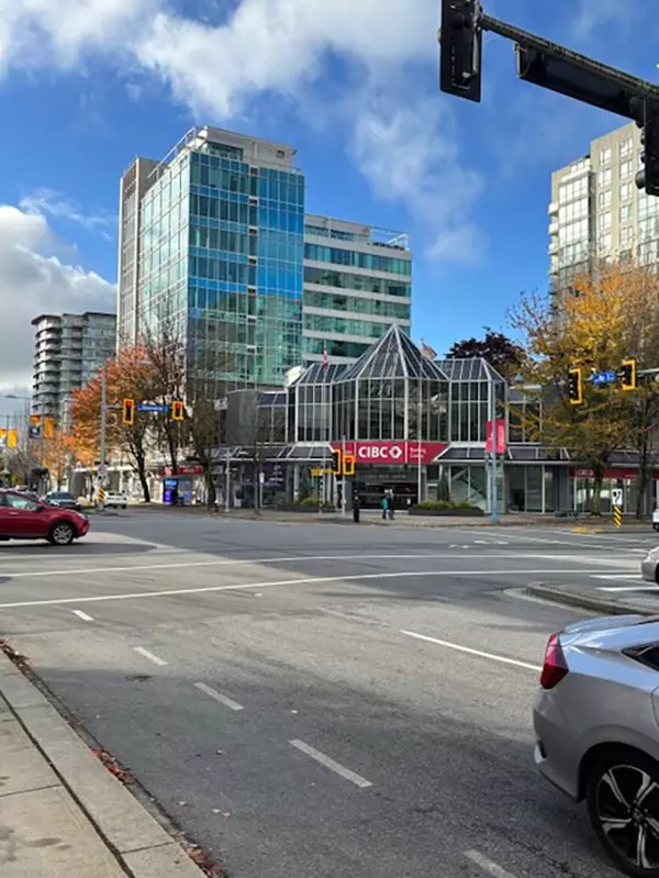 Richmond, BC V6Y 2B2,6061 No. 3 RD #100