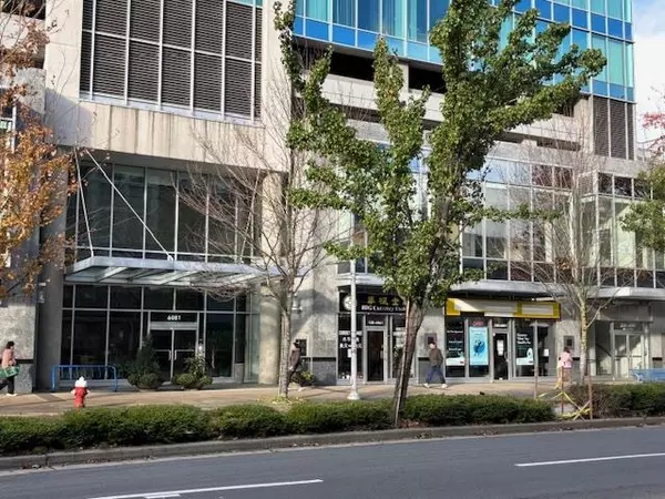 Richmond, BC V6Y 2B2,6061 No. 3 RD #100