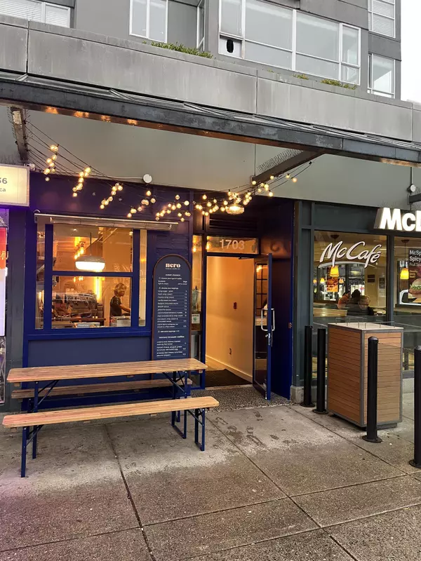 1703 Robson ST, Vancouver, BC V6G 1C8