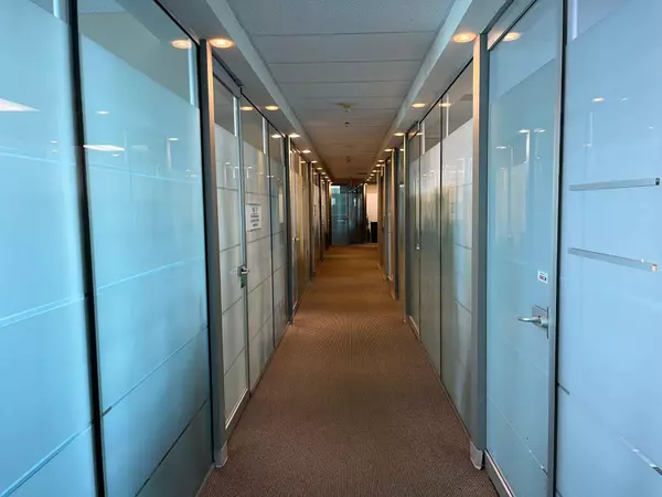 6081 No 3 RD #703, Richmond, BC V6Y 2B2