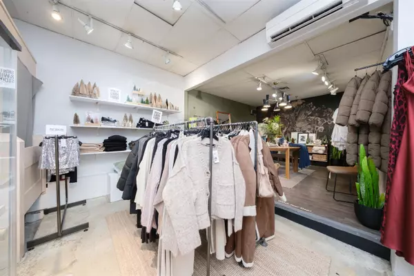 Vancouver, BC V6H 3J7,2928 Granville ST