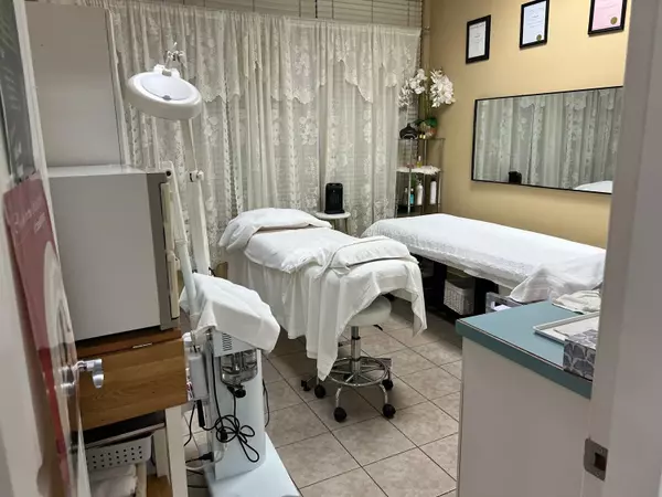 Surrey, BC V3R 4G5,9965 152 ST #1A