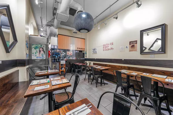 Vancouver, BC V6G 2L9,867 Denman ST