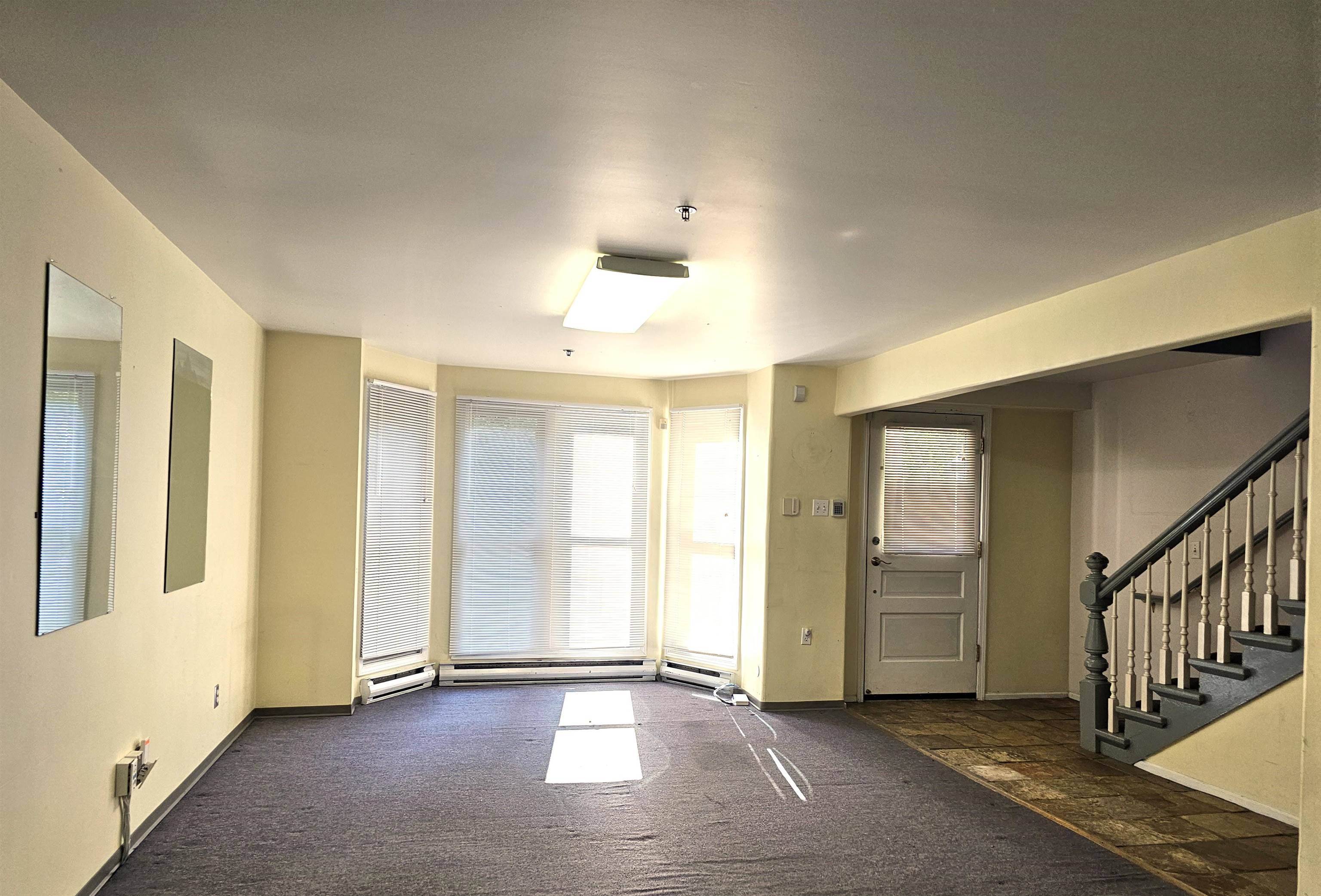 Vancouver, BC V6B 2R7,837 Hamilton ST
