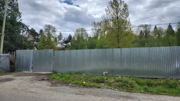 Surrey, BC V3R 2V4,13858 117 AVE