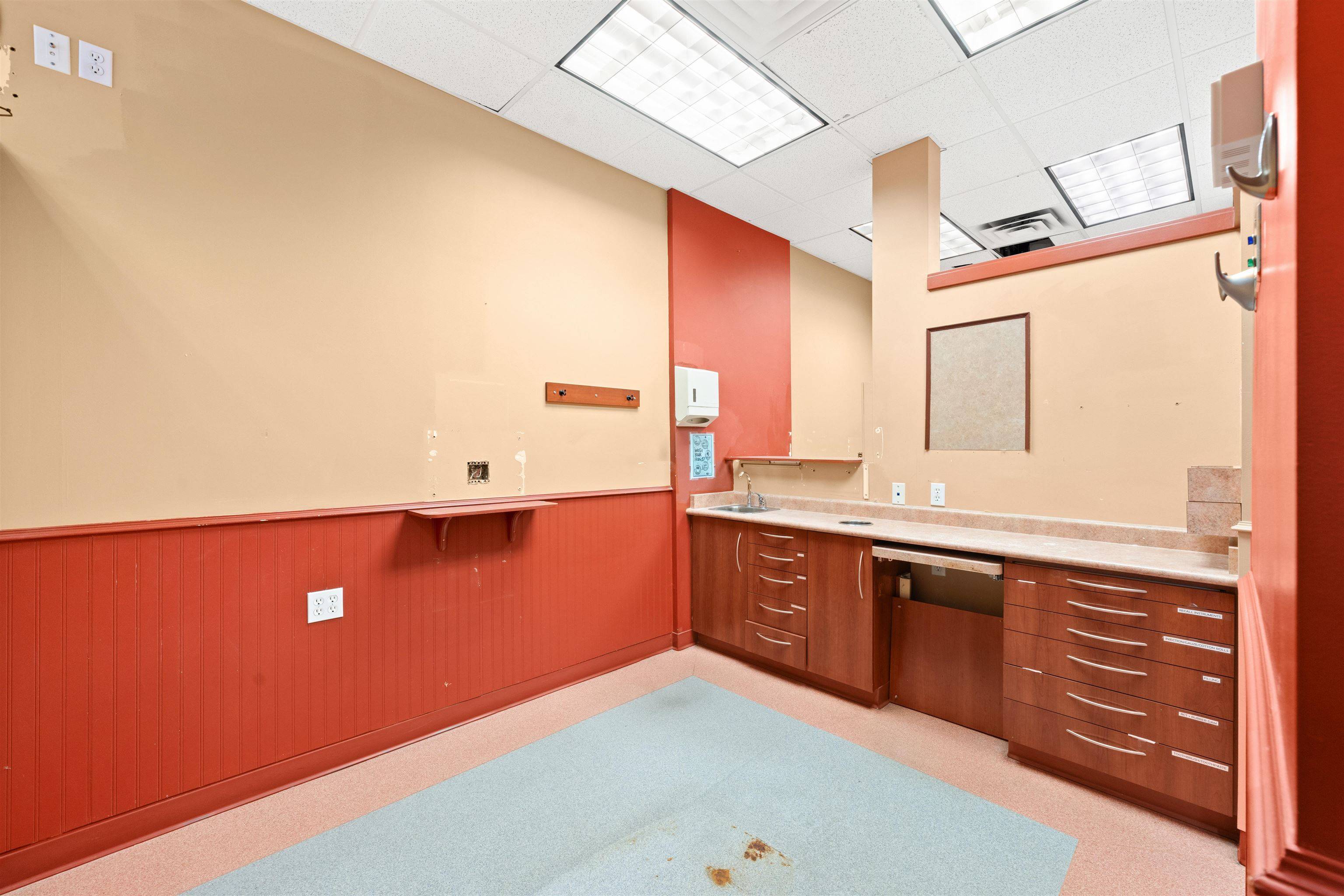 Vancouver, BC V5R 4H3,5301 Joyce ST