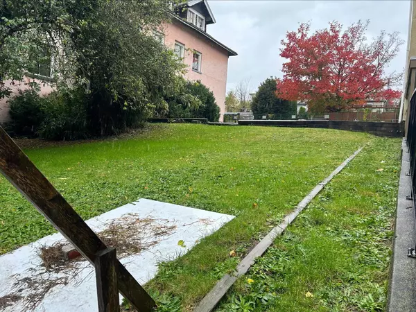 New Westminster, BC V3M 2B7,1113 Sixth AVE