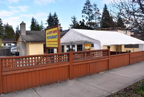 Sechelt, BC V0N 3A0,5694 Dolphin ST