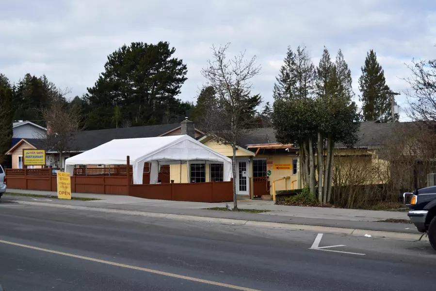 5694 Dolphin ST, Sechelt, BC V0N 3A0