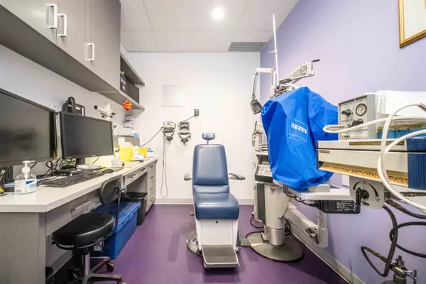 Vancouver, BC V5Z 1E9,550 W Broadway #371