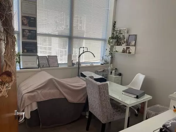 Vancouver, BC V6J 3H9,2233 Burrard ST #212