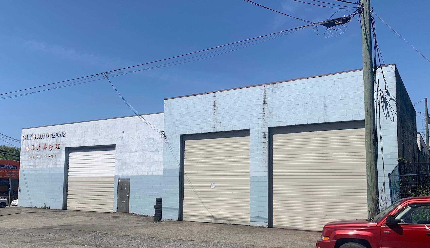 Vancouver, BC V5L 3H8,696 Clark DR