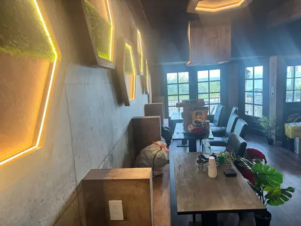 15081 Marine DR, White Rock, BC V4B 1C5