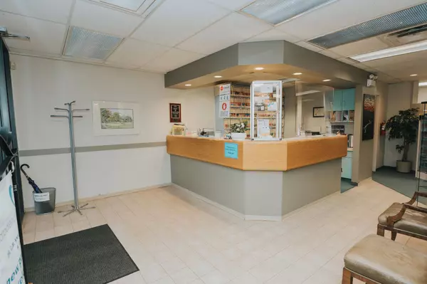 Vancouver, BC V6P 5A3,8675 Granville ST